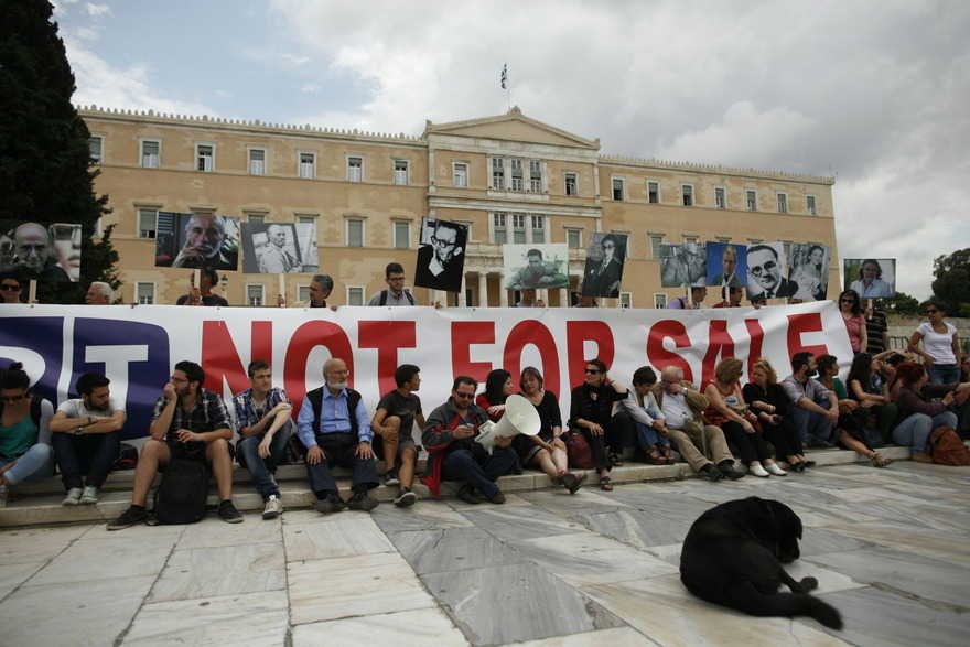 Grecia, colpo di mano del governo e della Troika
