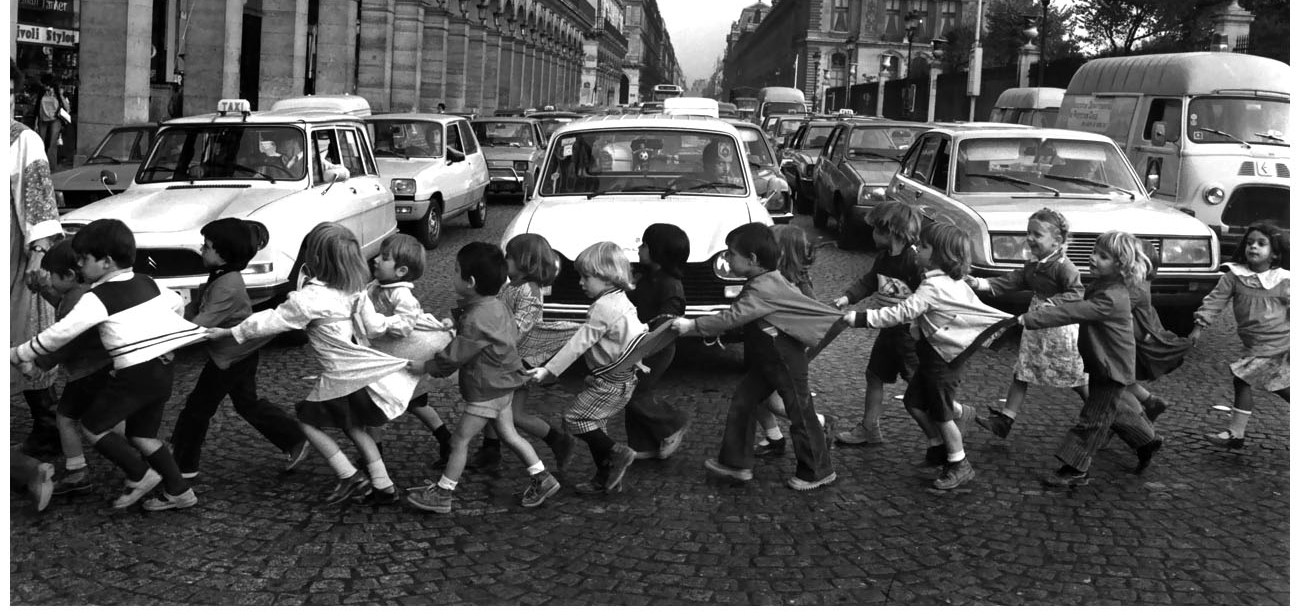 les-tabliers-de-la-rue-rivoli-robert-doisneau-1978