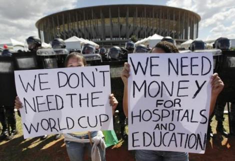Brasile: nella patria del calcio la coppa del mondo non piace più