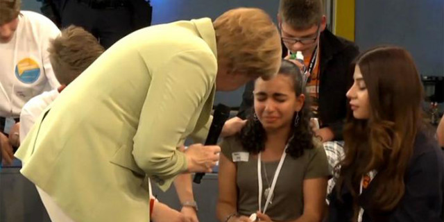 aMerkel-fa-piangere-ragazzina-640x320