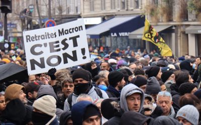 Francia. Una prova di forza per far cedere Macron