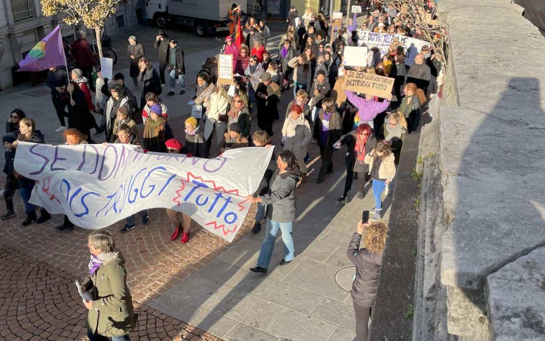 Un migliaio a Bellinzona contro la violenza contro le donne
